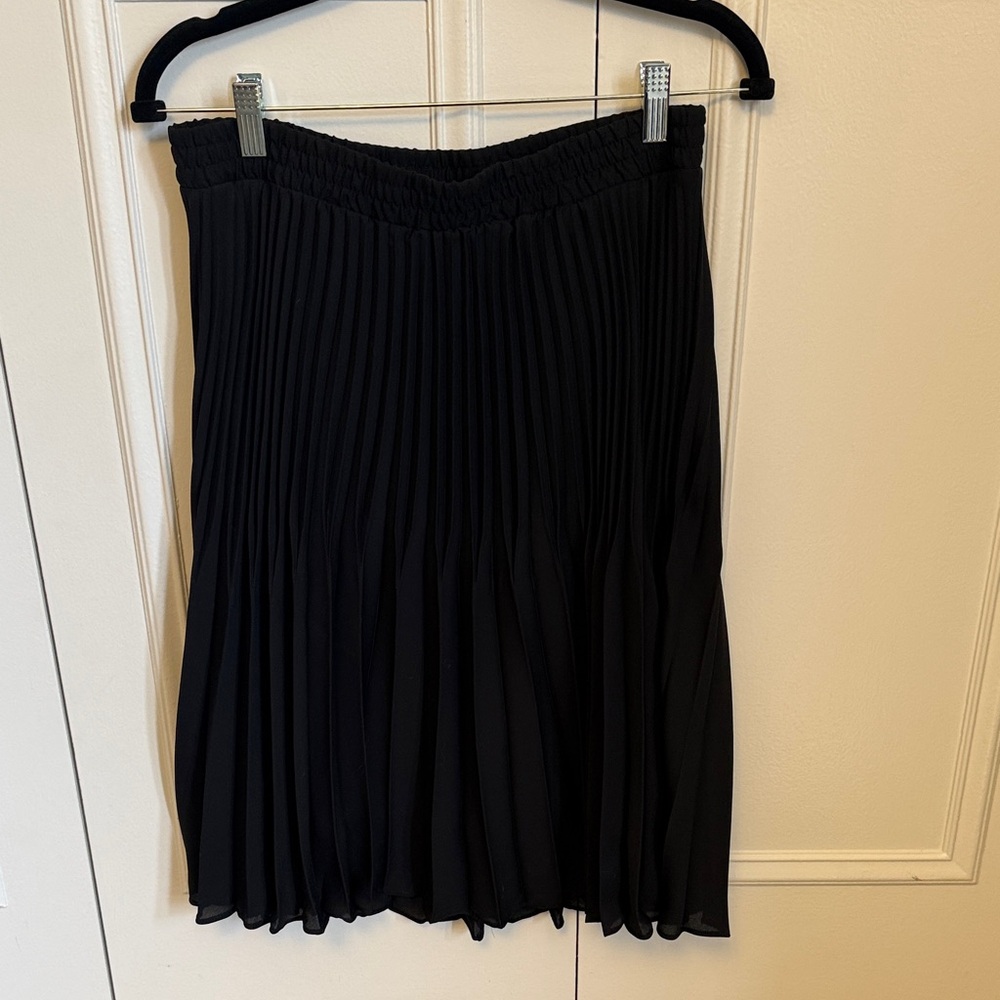 Max Studio Elegant Black Pleated A-Line Skirt